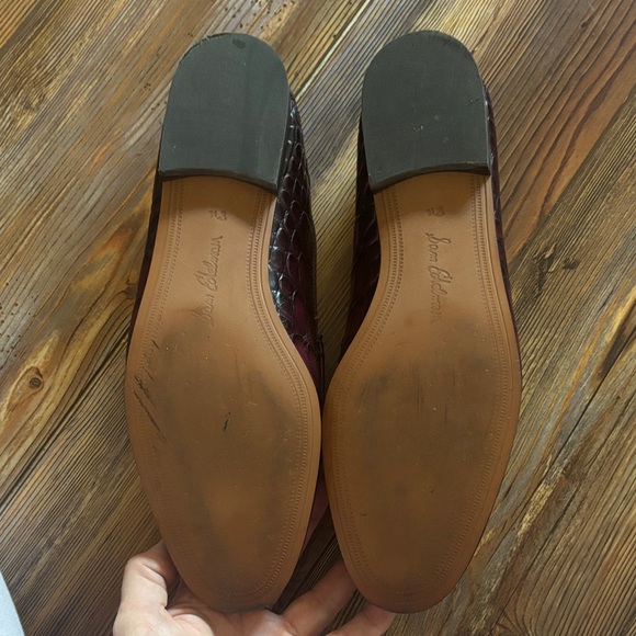 Sam Edelman Burgundy Croc-Embossed Loafers with Gold Chain 8.5 - Picture 3 of 6
